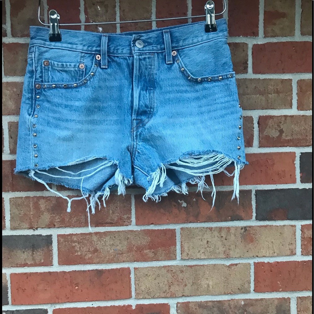 Levi’s distressed denim shorts with studs sz 26W